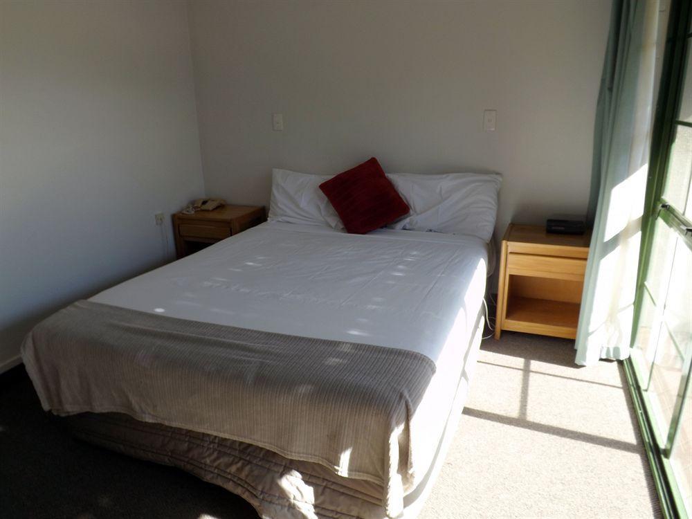 Karaka Tree Motel Таупо Экстерьер фото