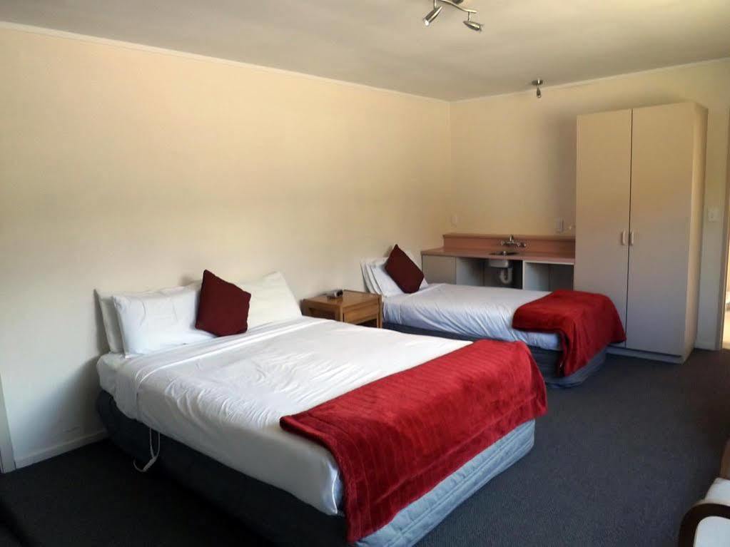 Karaka Tree Motel Таупо Экстерьер фото