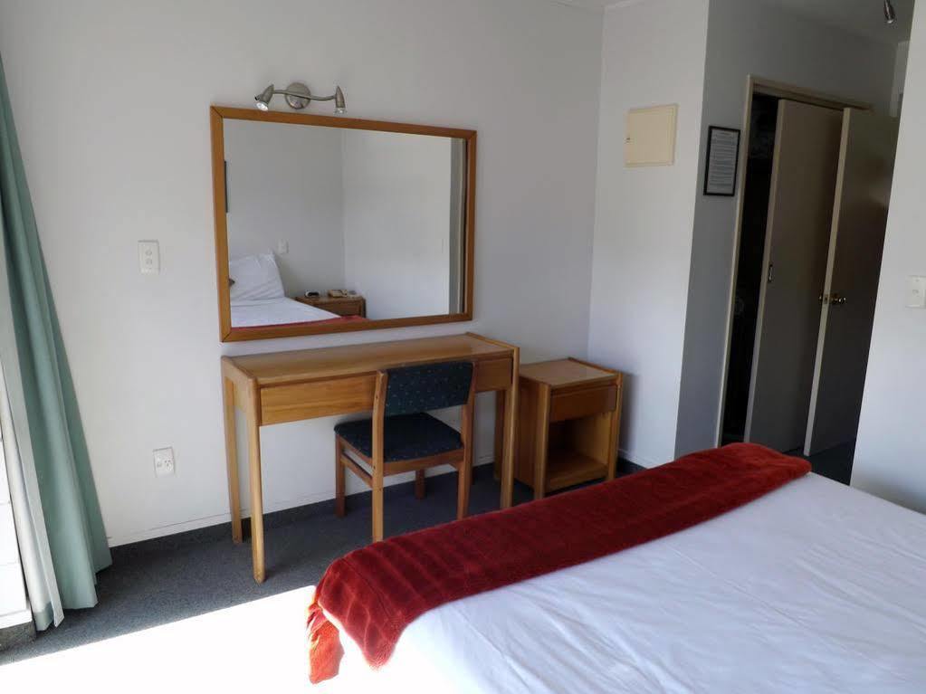 Karaka Tree Motel Таупо Экстерьер фото