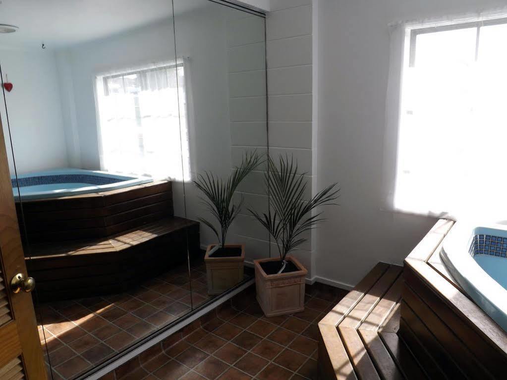 Karaka Tree Motel Таупо Экстерьер фото